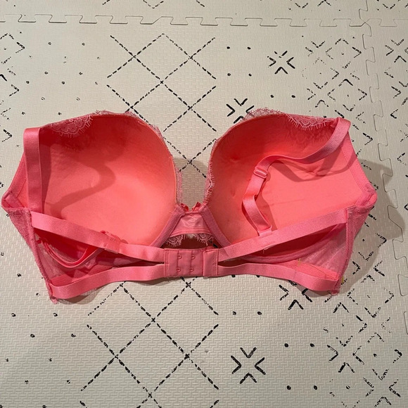 Victoria’s Secret Coral Pink Shimmer Floral Lace‎ Crystal Bow Push up bra - Picture 5 of 5